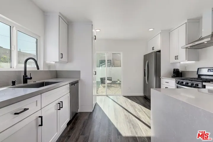 2616 W 73rd Street, Los Angeles, California 90043