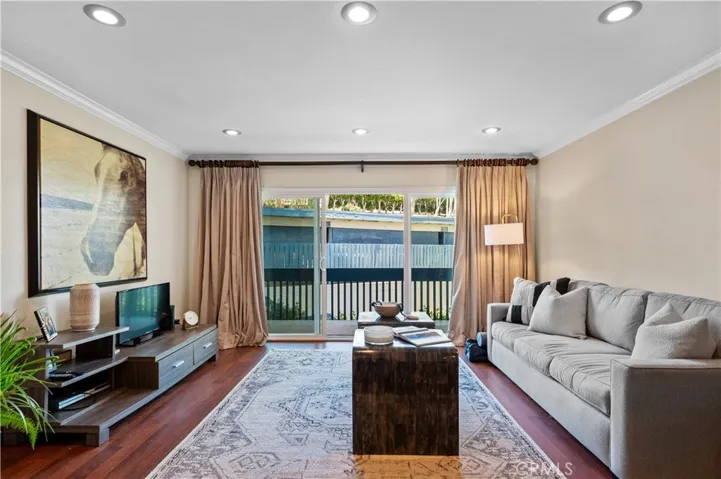 603 S Prospect Avenue 205, Redondo Beach, California 90277