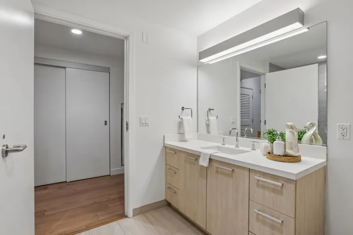 188 W Saint James Street 10313, San Jose, California 95110