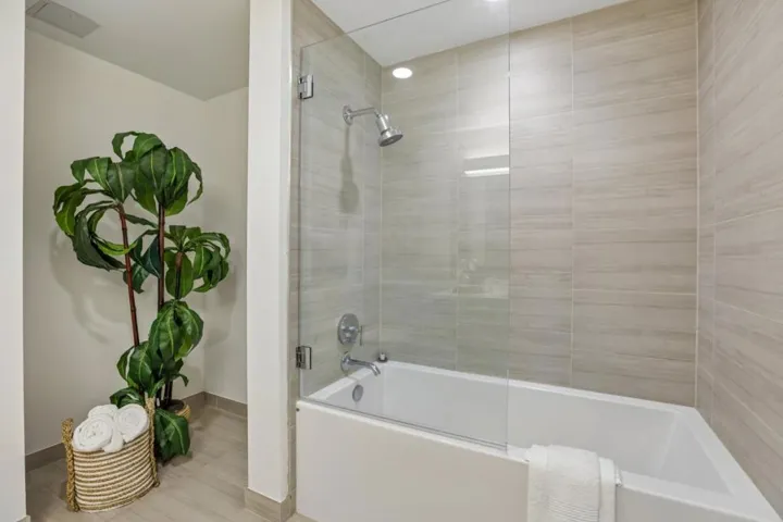 188 W Saint James Street 10313, San Jose, California 95110