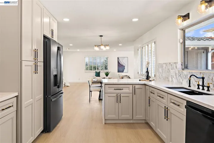 2356 Marineview Dr, San Leandro, California 94577