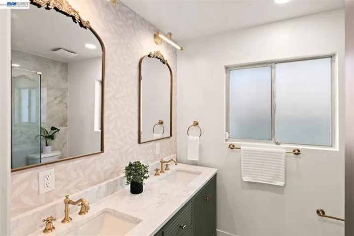 2356 Marineview Dr, San Leandro, California 94577