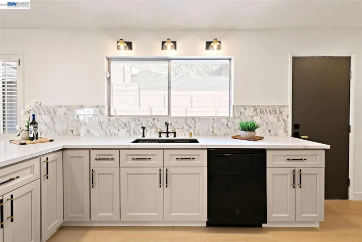 2356 Marineview Dr, San Leandro, California 94577