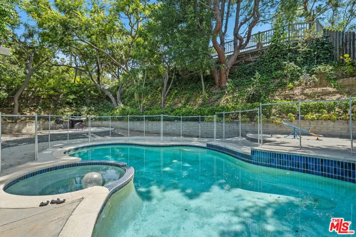 3641 Woodcliff Road, Los Angeles, California 91403