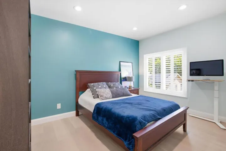 320 Center Street, Redwood City, California 94061