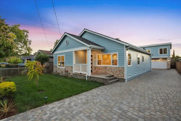 320 Center Street, Redwood City, California 94061