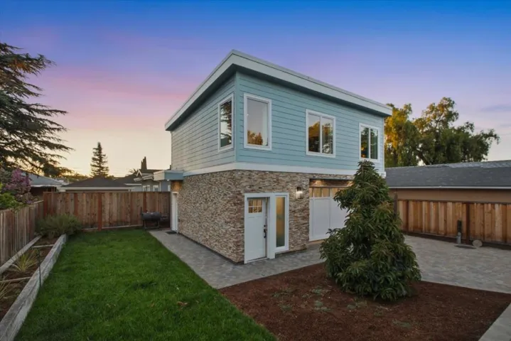 320 Center Street, Redwood City, California 94061