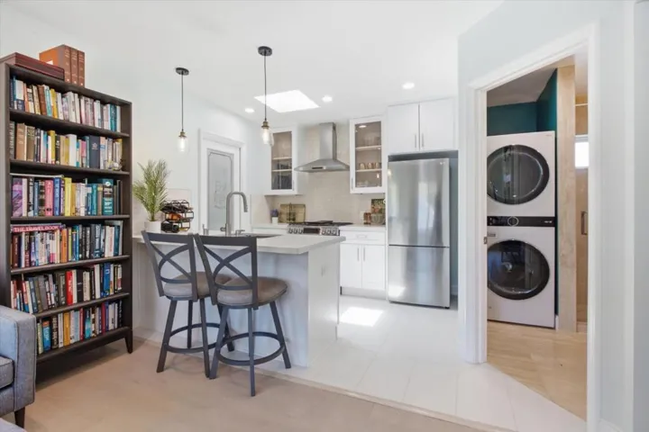 320 Center Street, Redwood City, California 94061