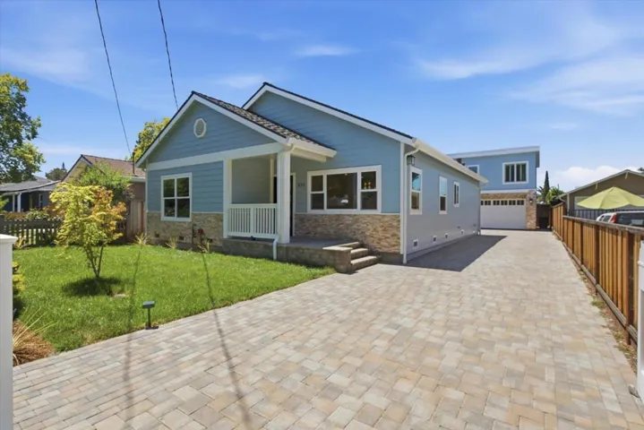 320 Center Street, Redwood City, California 94061
