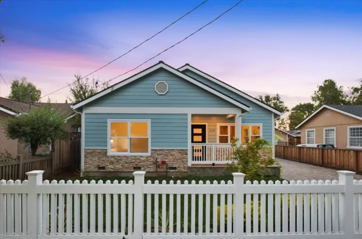 320 Center Street, Redwood City, California 94061
