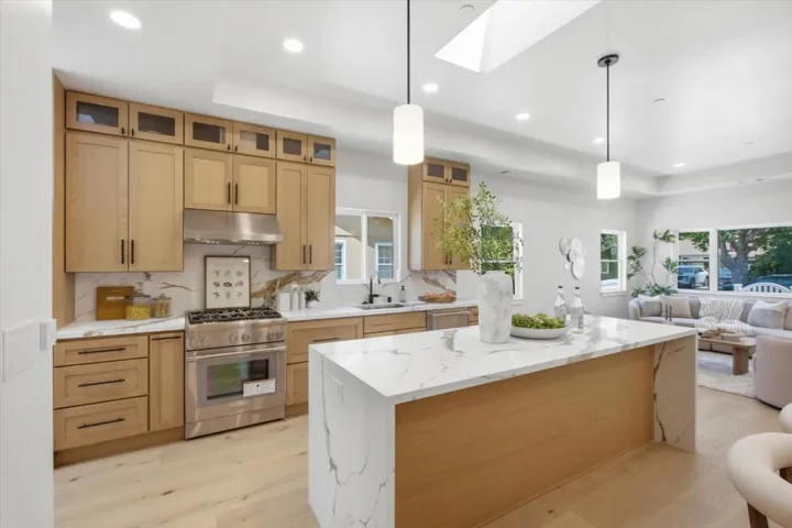 320 Center Street, Redwood City, California 94061