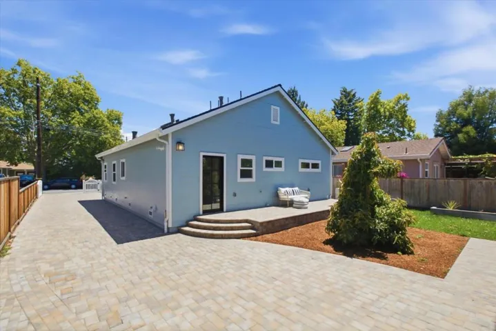 320 Center Street, Redwood City, California 94061