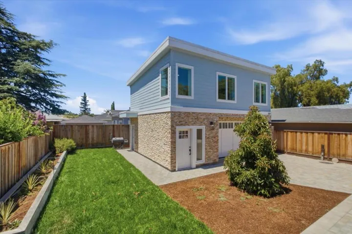 320 Center Street, Redwood City, California 94061
