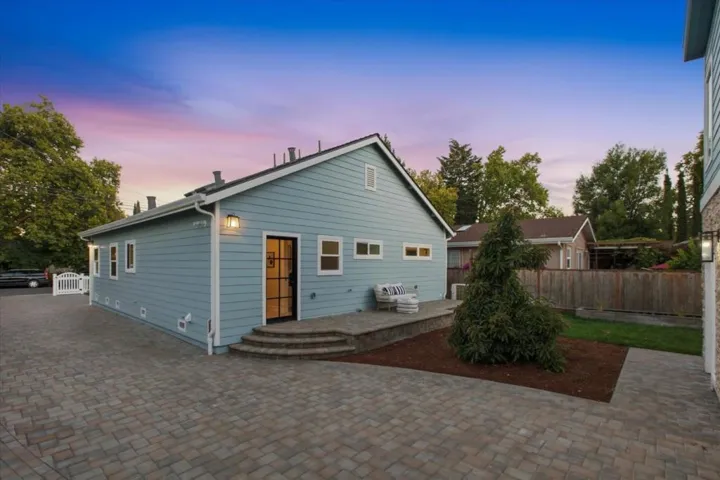 320 Center Street, Redwood City, California 94061