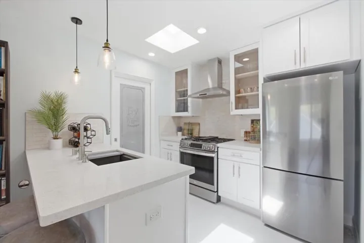 320 Center Street, Redwood City, California 94061