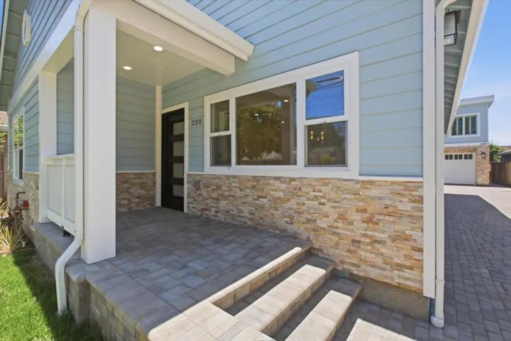 320 Center Street, Redwood City, California 94061