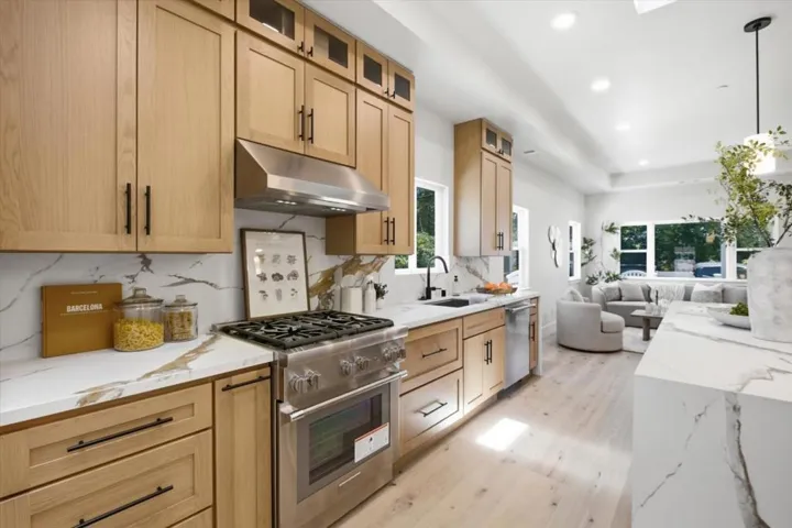 320 Center Street, Redwood City, California 94061