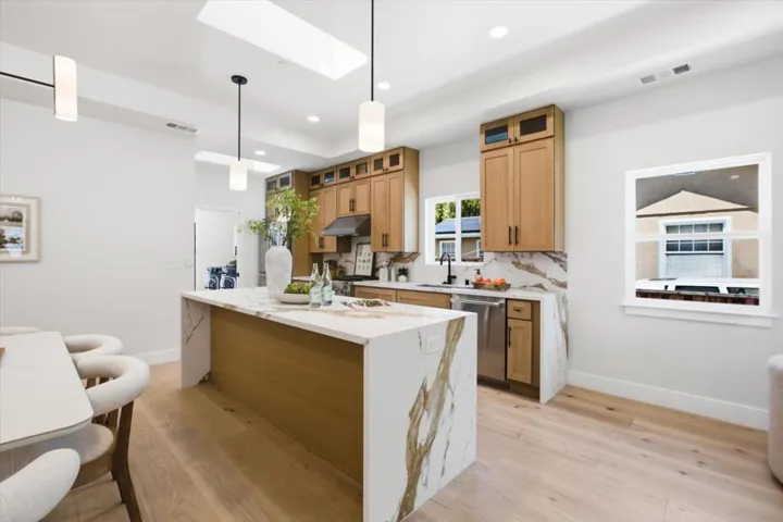 320 Center Street, Redwood City, California 94061