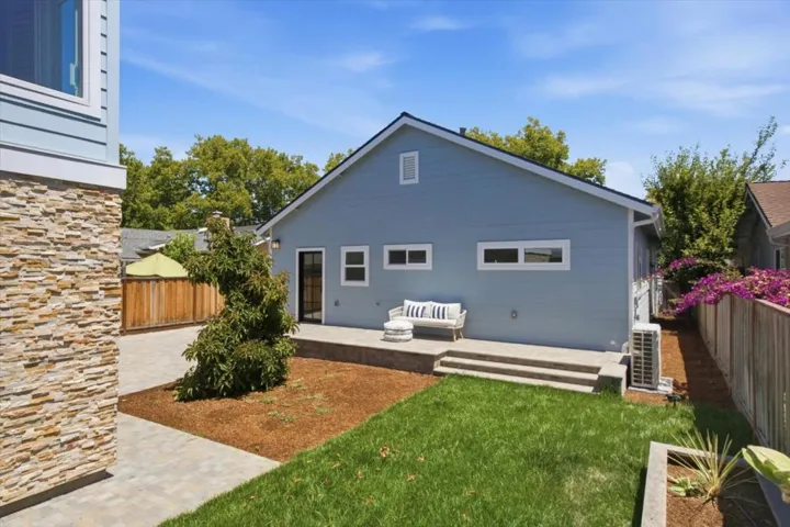 320 Center Street, Redwood City, California 94061