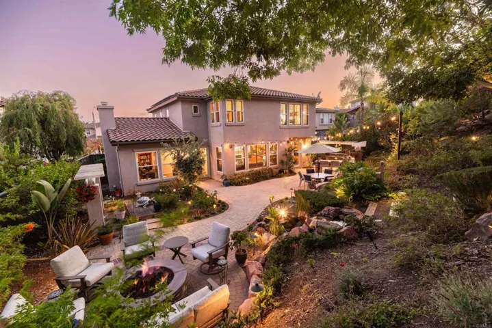 3048 Via Romaza, Carlsbad, California 92009