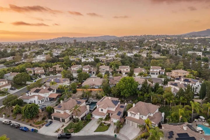 3048 Via Romaza, Carlsbad, California 92009