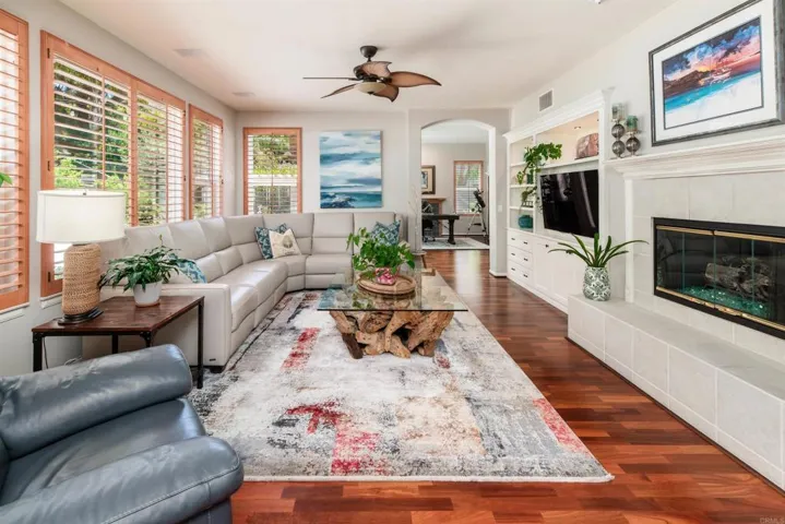 3048 Via Romaza, Carlsbad, California 92009