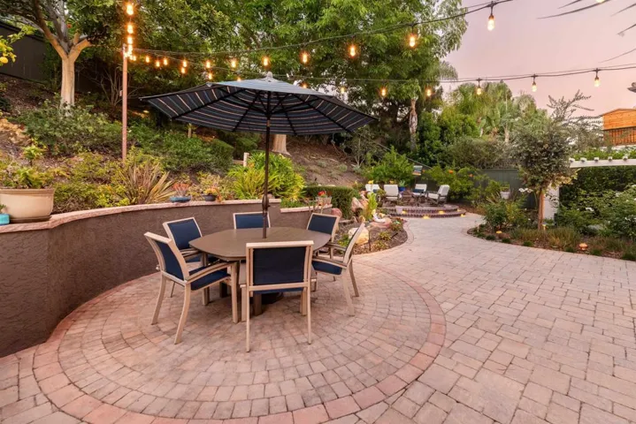 3048 Via Romaza, Carlsbad, California 92009