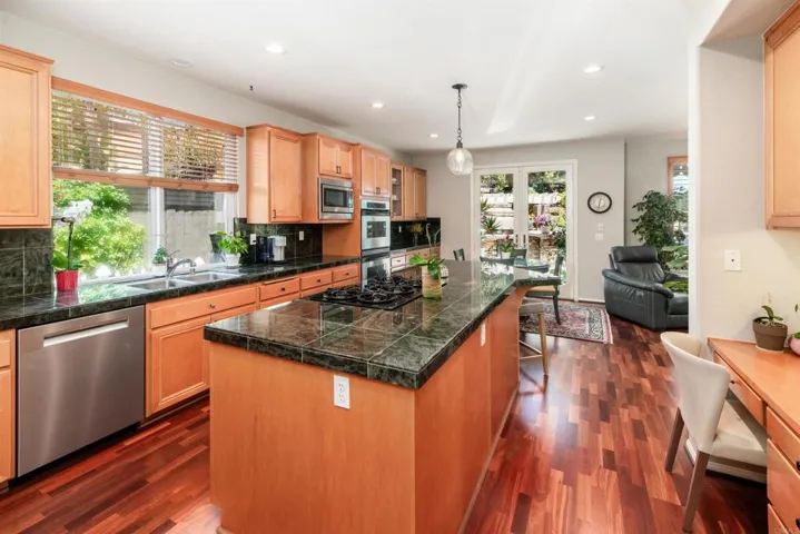 3048 Via Romaza, Carlsbad, California 92009