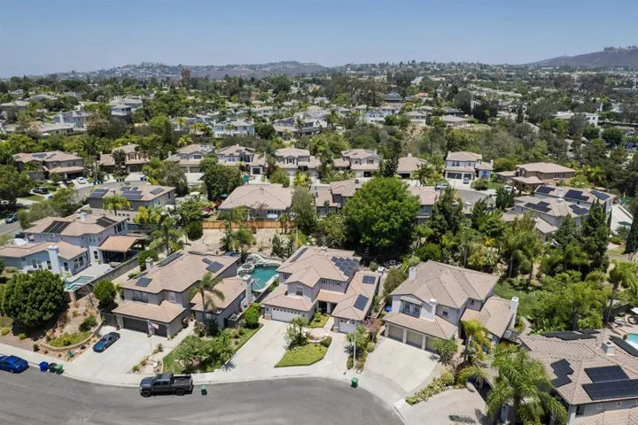 3048 Via Romaza, Carlsbad, California 92009