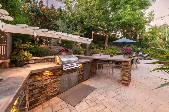 3048 Via Romaza, Carlsbad, California 92009