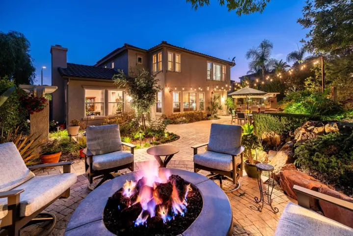3048 Via Romaza, Carlsbad, California 92009