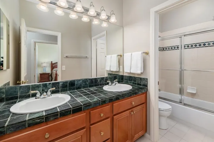 3048 Via Romaza, Carlsbad, California 92009
