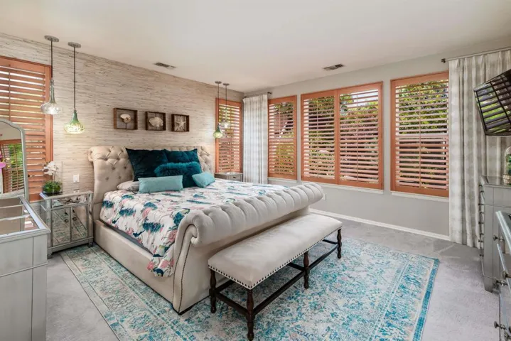 3048 Via Romaza, Carlsbad, California 92009