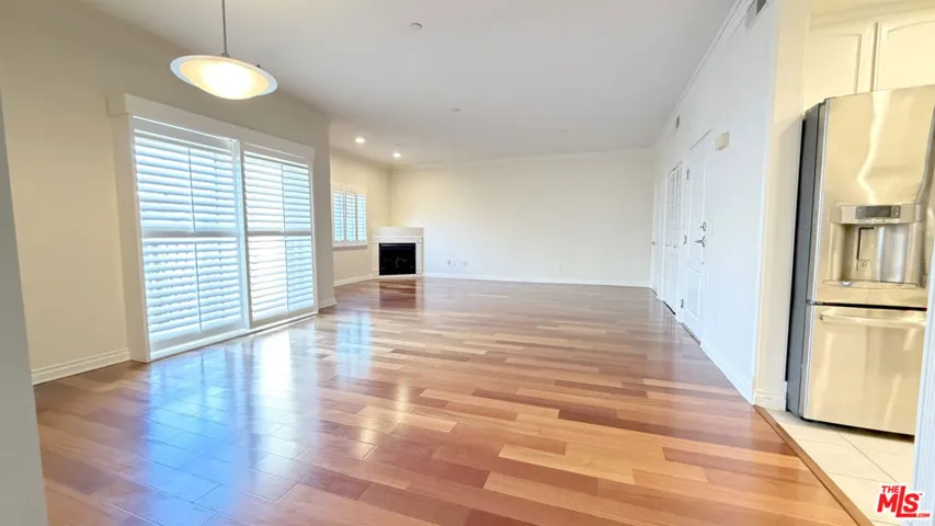 956 S Wilton Place 401, Los Angeles, California 90019