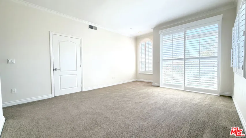 956 S Wilton Place 401, Los Angeles, California 90019