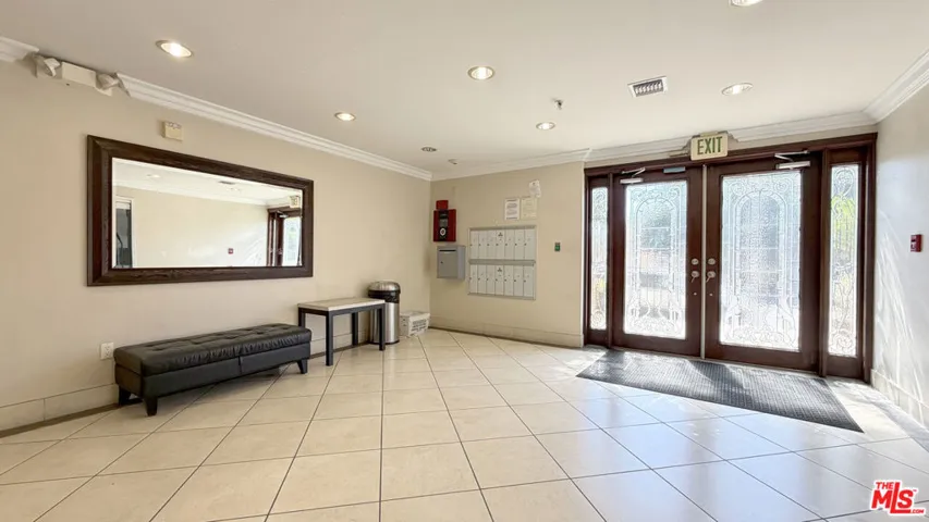 956 S Wilton Place 401, Los Angeles, California 90019