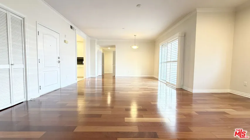 956 S Wilton Place 401, Los Angeles, California 90019