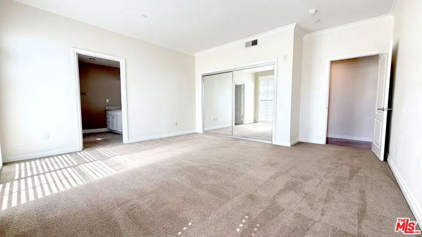 956 S Wilton Place 401, Los Angeles, California 90019