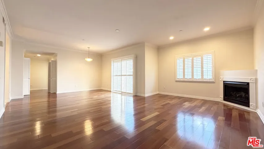 956 S Wilton Place 401, Los Angeles, California 90019