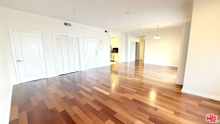 956 S Wilton Place 401, Los Angeles, California 90019