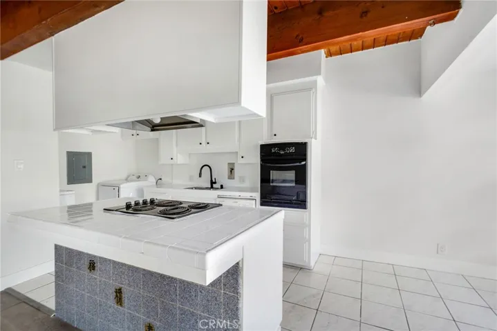 125 E Buckthorn, Inglewood, California 90301