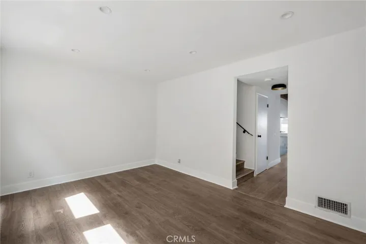 125 E Buckthorn, Inglewood, California 90301
