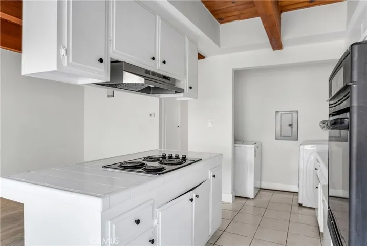 125 E Buckthorn, Inglewood, California 90301