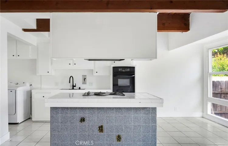 125 E Buckthorn, Inglewood, California 90301