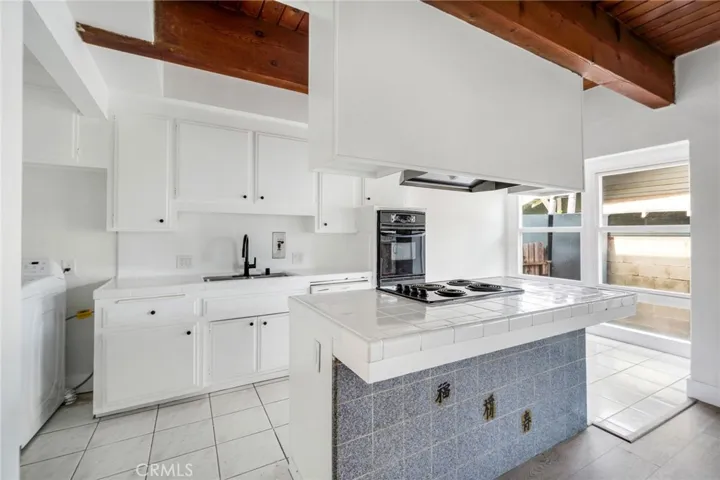 125 E Buckthorn, Inglewood, California 90301