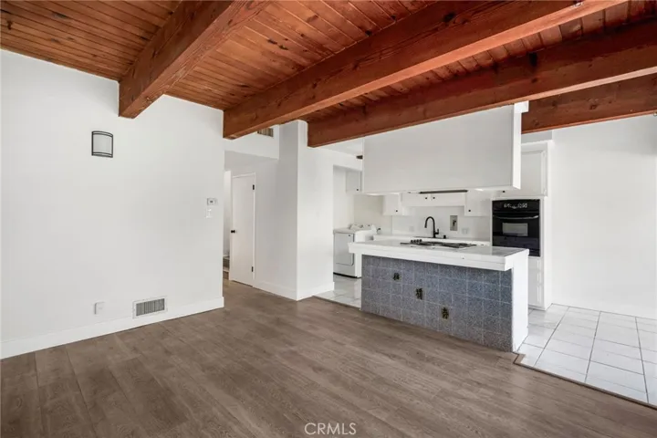 125 E Buckthorn, Inglewood, California 90301