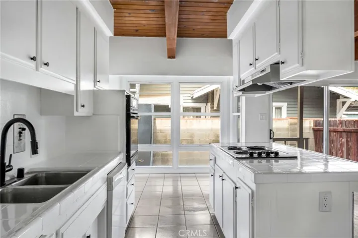 125 E Buckthorn, Inglewood, California 90301