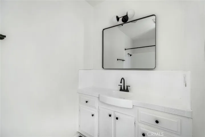125 E Buckthorn, Inglewood, California 90301