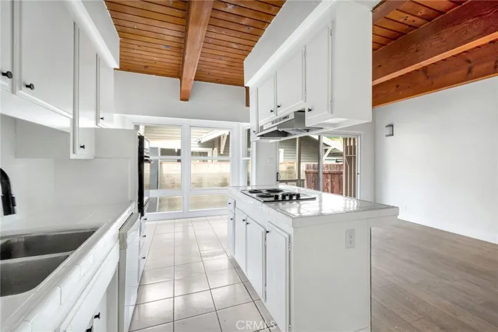125 E Buckthorn, Inglewood, California 90301