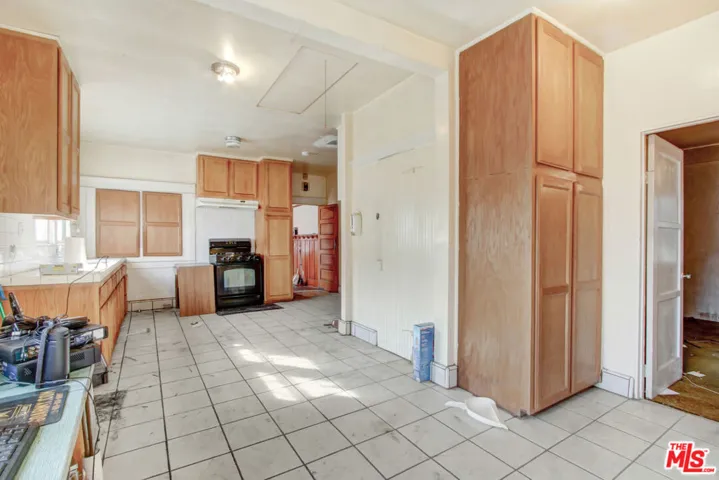 227 W 52nd Street, Los Angeles, California 90037